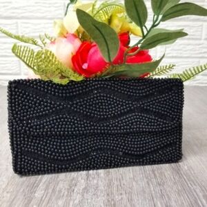 Beaded clutch
